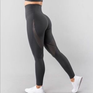 Alphalete Surface laser pocket leggings